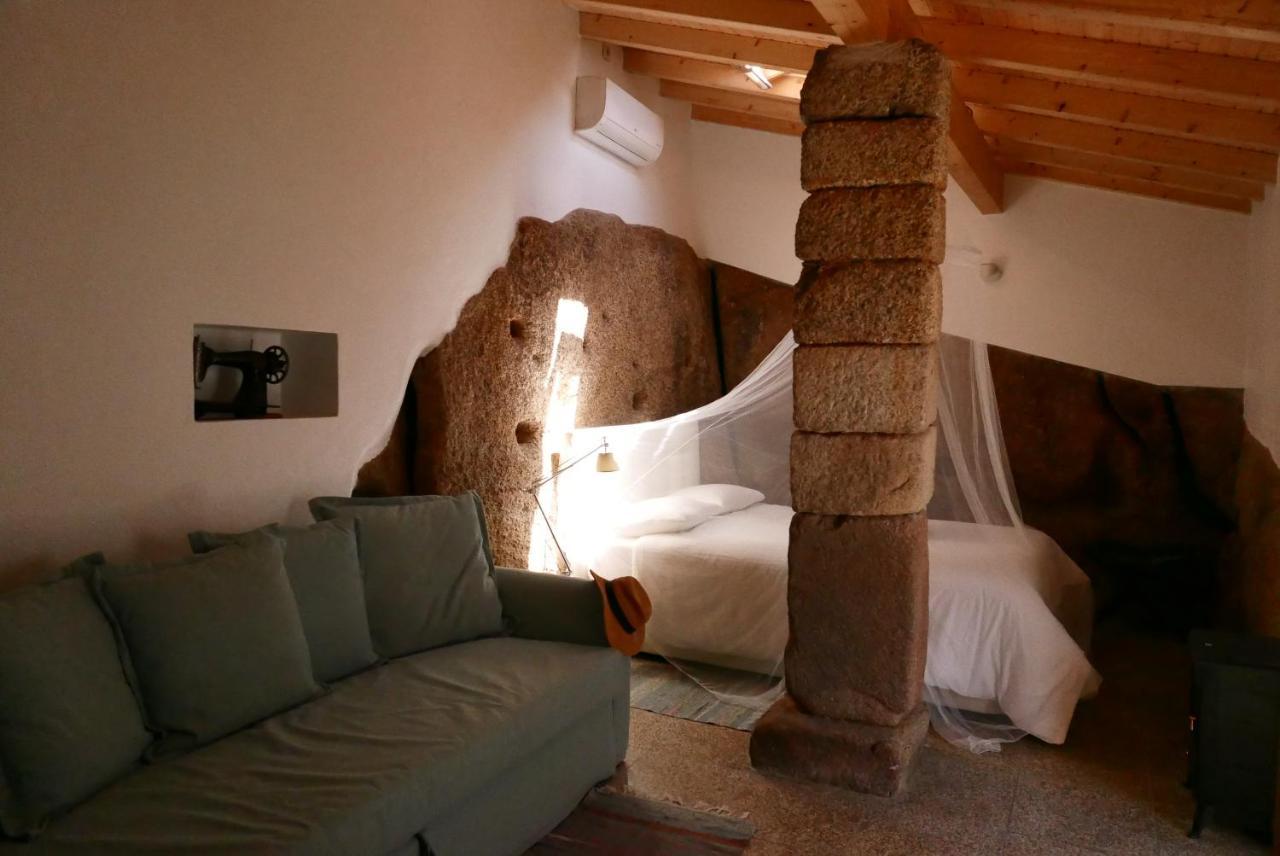 Casa Do Meio Em Quinta De Sao Pedro De Vir-A-Corca 몬산토 외부 사진