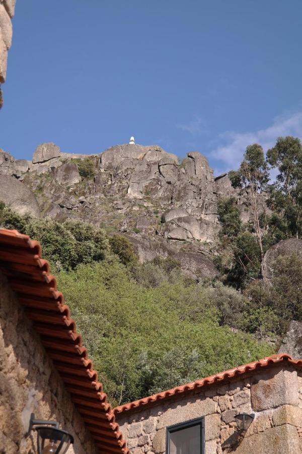 Casa Do Meio Em Quinta De Sao Pedro De Vir-A-Corca 몬산토 외부 사진