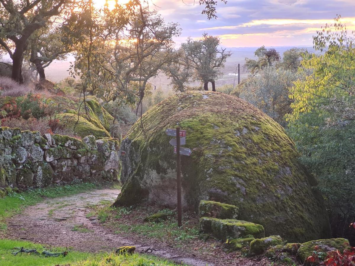Casa Do Meio Em Quinta De Sao Pedro De Vir-A-Corca 몬산토 외부 사진