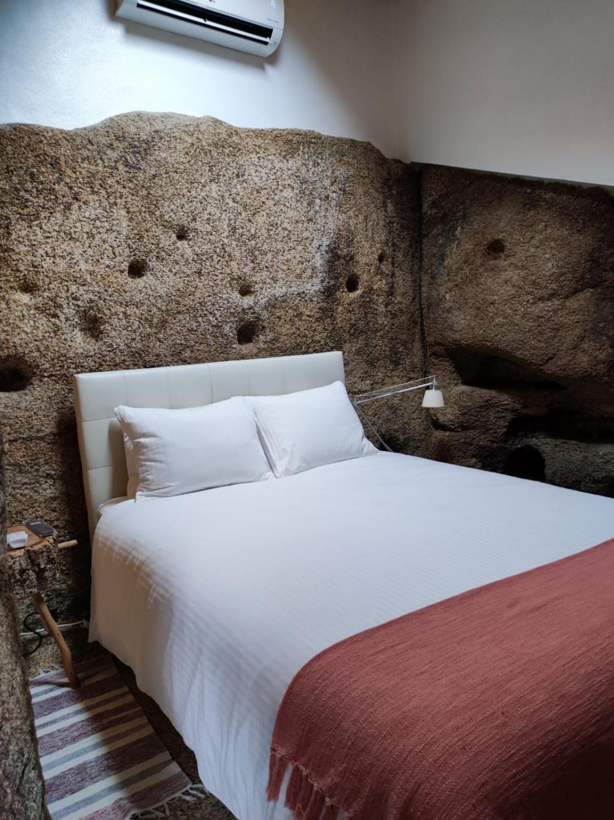 Casa Do Meio Em Quinta De Sao Pedro De Vir-A-Corca 몬산토 외부 사진