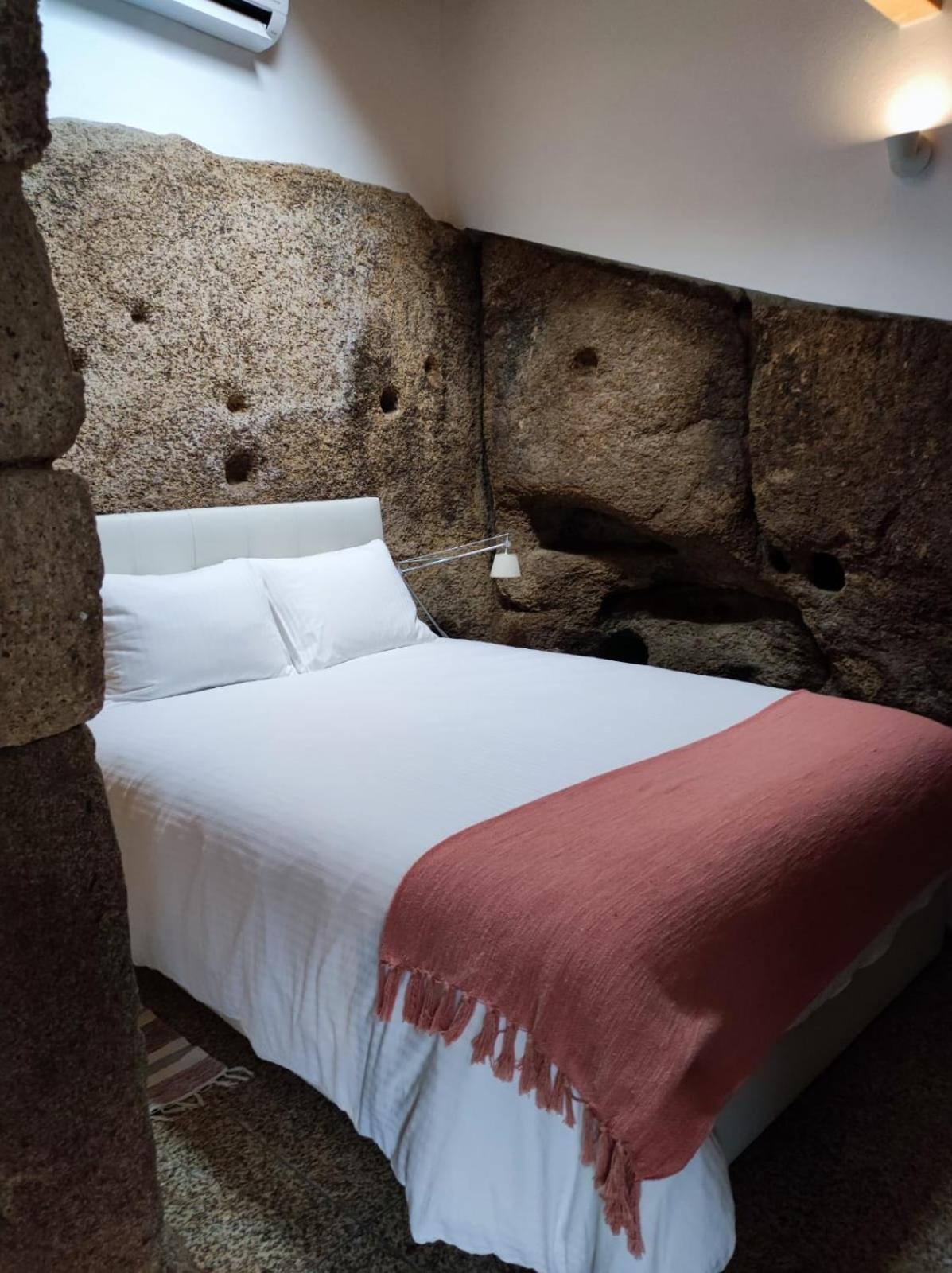 Casa Do Meio Em Quinta De Sao Pedro De Vir-A-Corca 몬산토 외부 사진