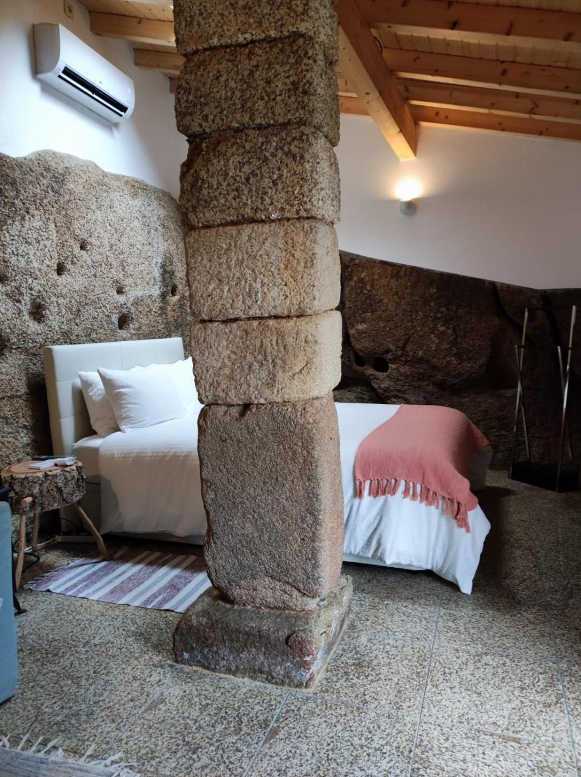 Casa Do Meio Em Quinta De Sao Pedro De Vir-A-Corca 몬산토 외부 사진
