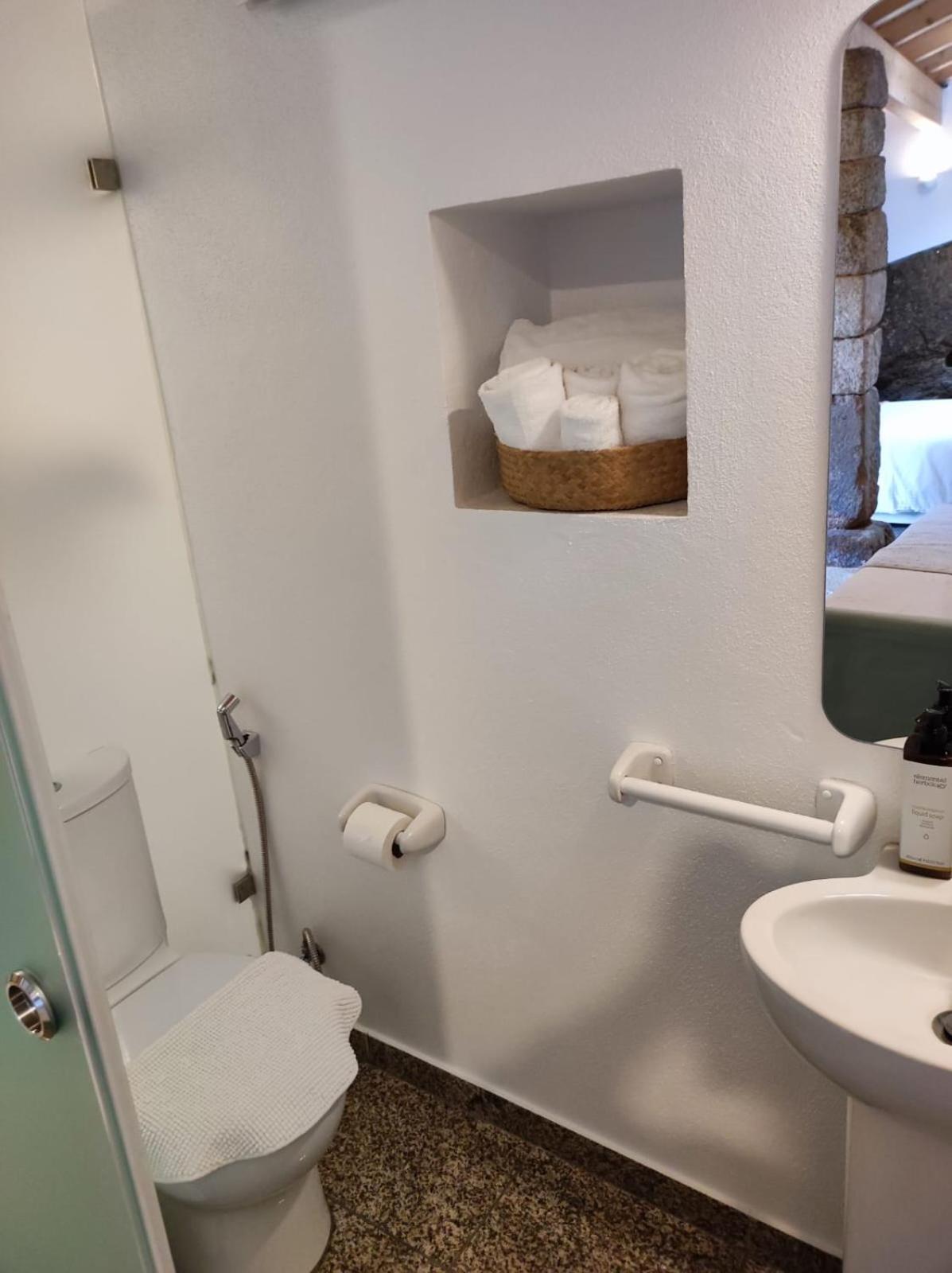 Casa Do Meio Em Quinta De Sao Pedro De Vir-A-Corca 몬산토 외부 사진